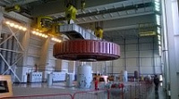 Ротор генератора строящейся Усть-Среднеканской ГЭС установлен на штатное место